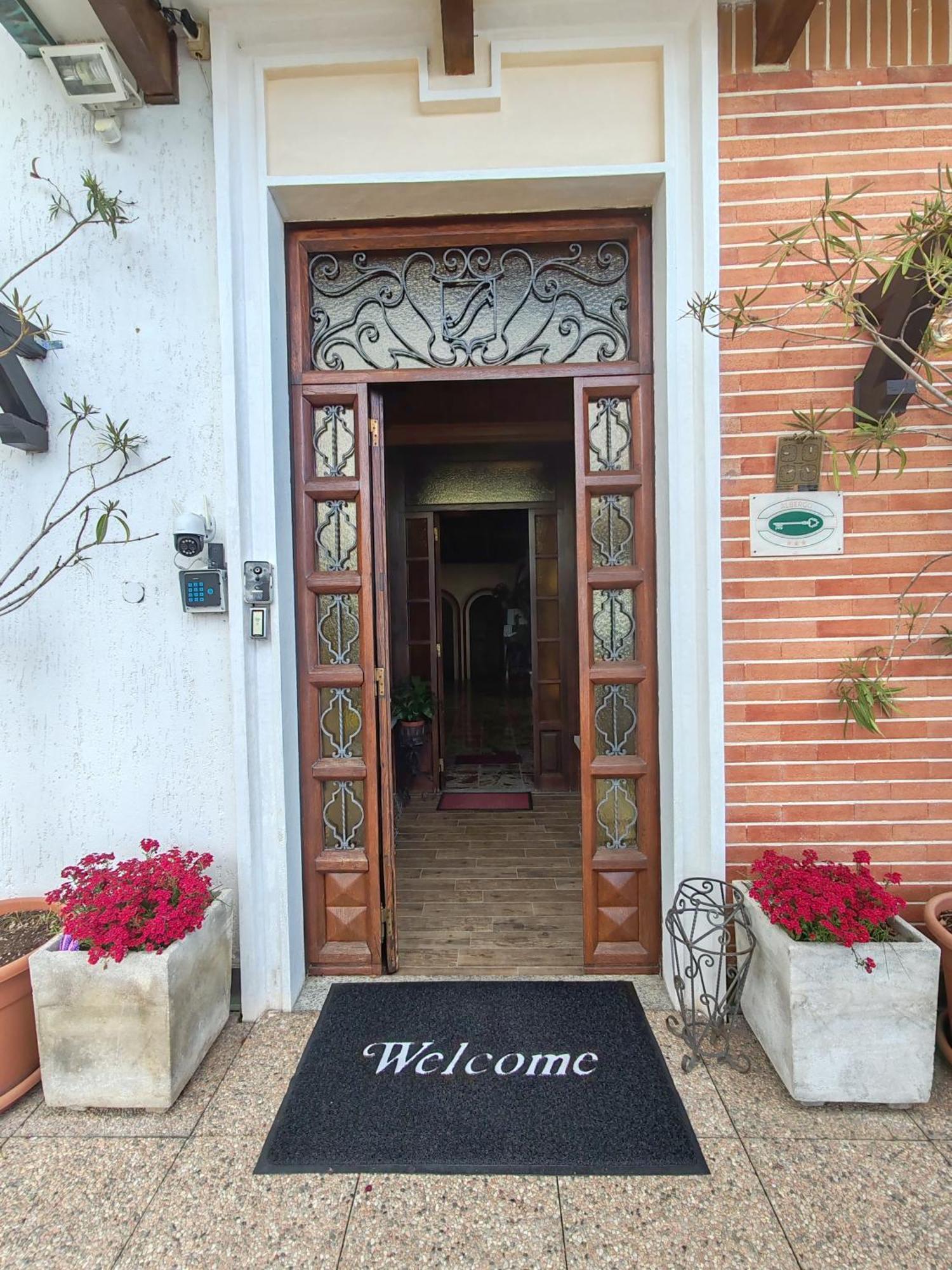 Hotel Panoramico Madonna Del Sasso Exterior foto