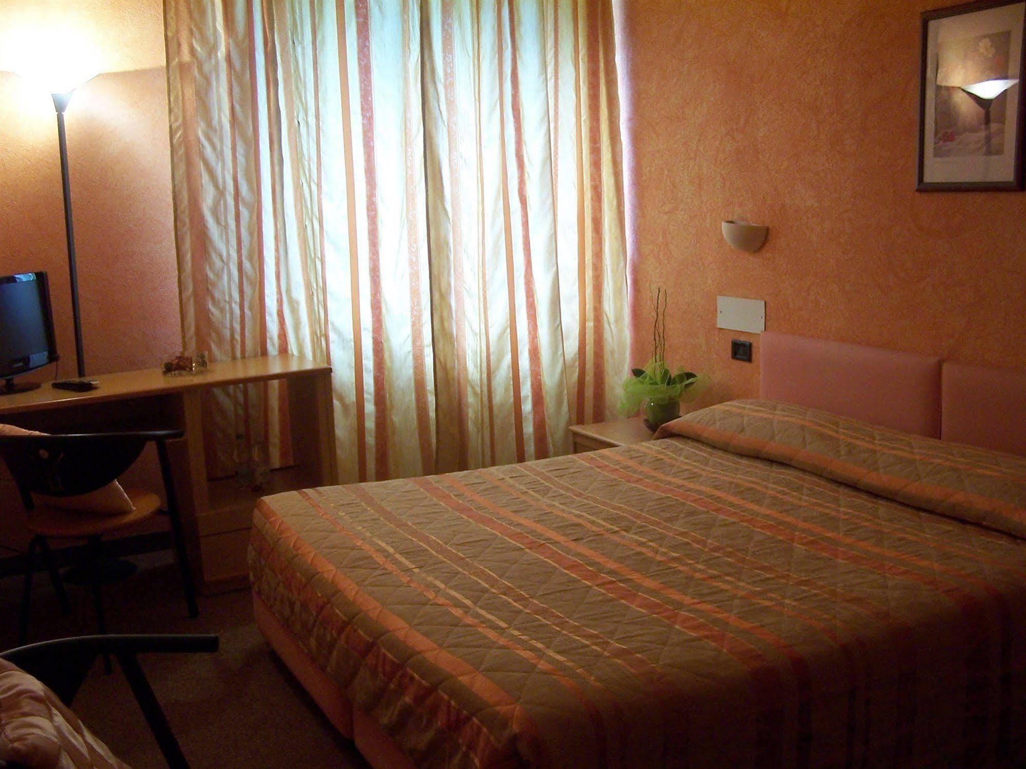 Hotel Panoramico Madonna Del Sasso Exterior foto